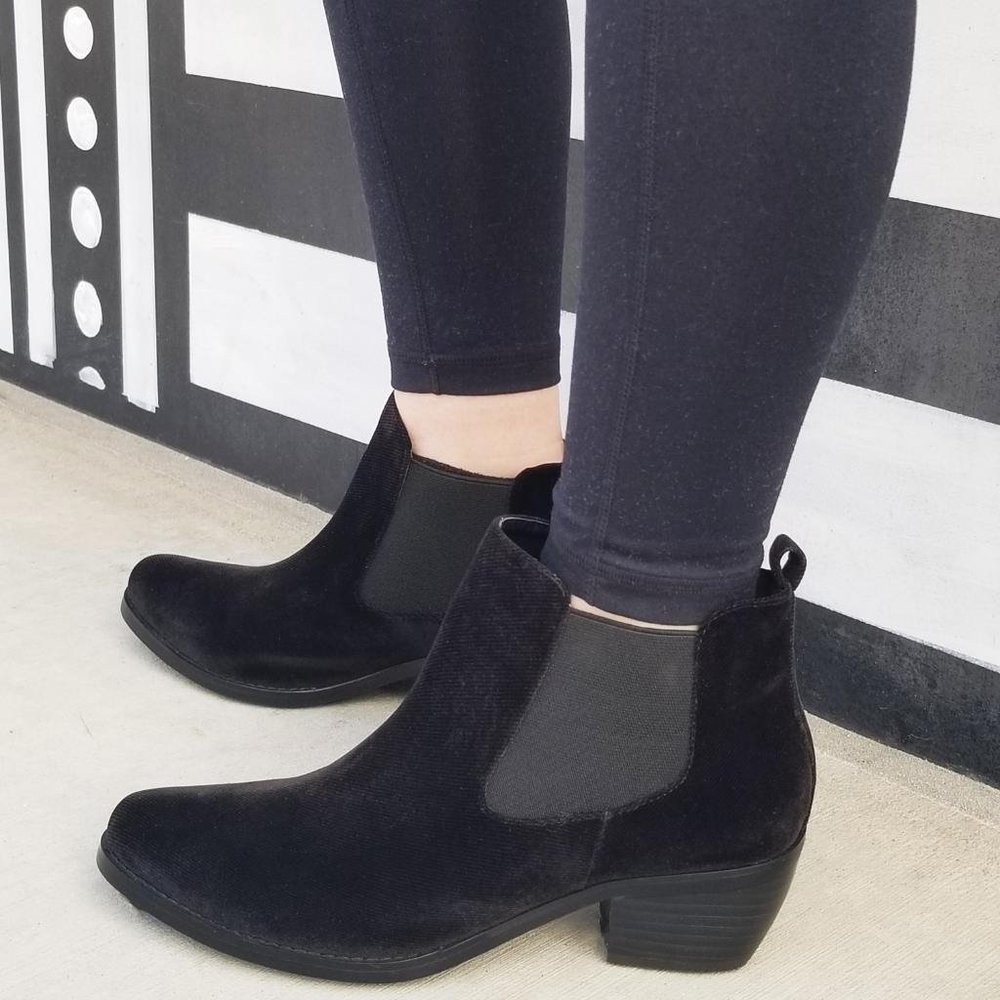 Women's Black Velvet Booties Sz 9